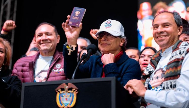 PETRO PRESENTÓ EL NUEVO PASAPORTE, ASEGURÓ QUE SE HACE EN EL PAÍS