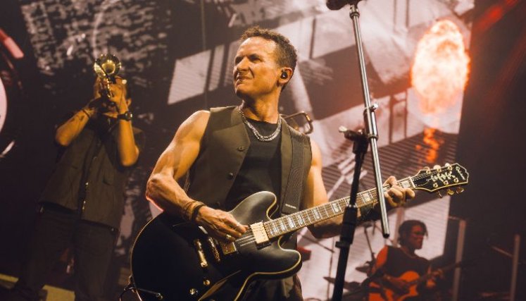 Fonseca presenta videoclip en vivo de ‘Por Toda La Vida’, grabado en cinco conciertos históricos.