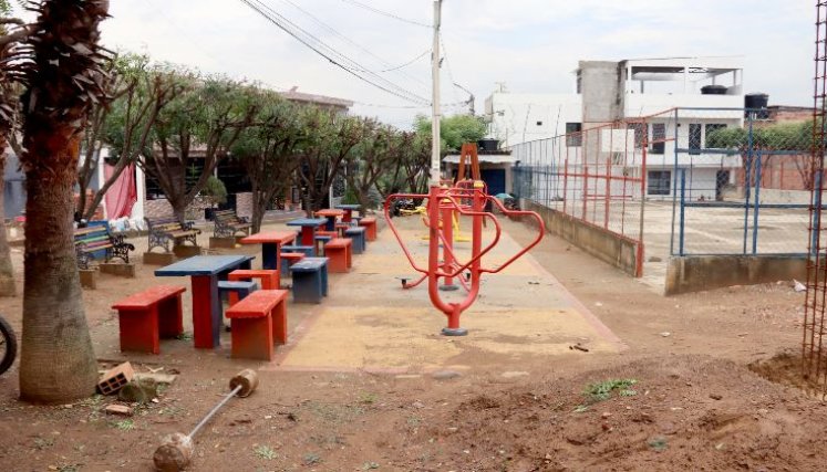 Espacios publicos necesitan mantenimiento en Santa Cecilia