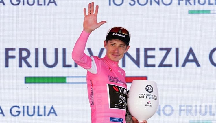 El esloveno Jonas Vingegaard ya alcanzó la 'maglia rosa' corrida la etapa 14 del Giro de Italia.