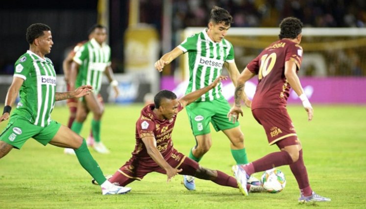 Atlético Nacional recibe al Deportes Tolima, en un duro partido.
