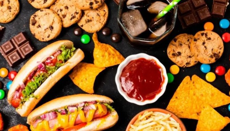 Impuesto a ultraprocesados ya recauda $1,9 billones en Colombia y preocupa el alto consumo de comida chatarra