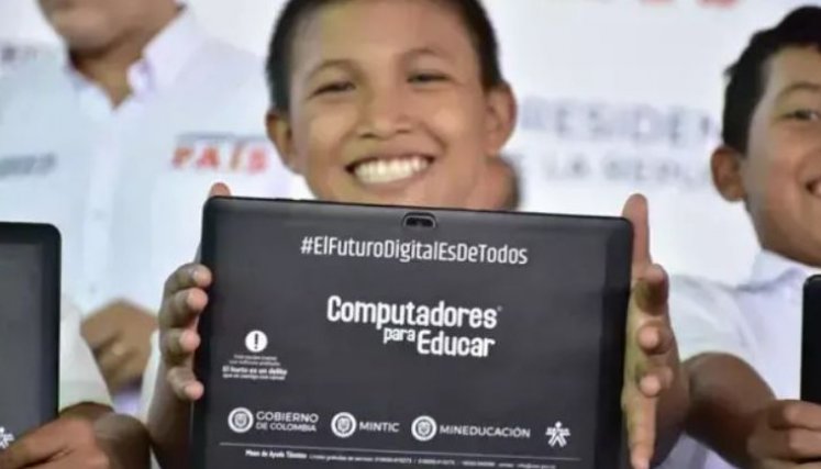 Más de 100.000 niños de colegios públicos recibieron computadores que no sirven: Contraloría investiga