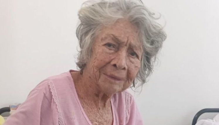 Esta es la mujer que se encuentra a la espera de sus familiares en la Unidad de Salud de Puente Barco/Foto Cortesía
