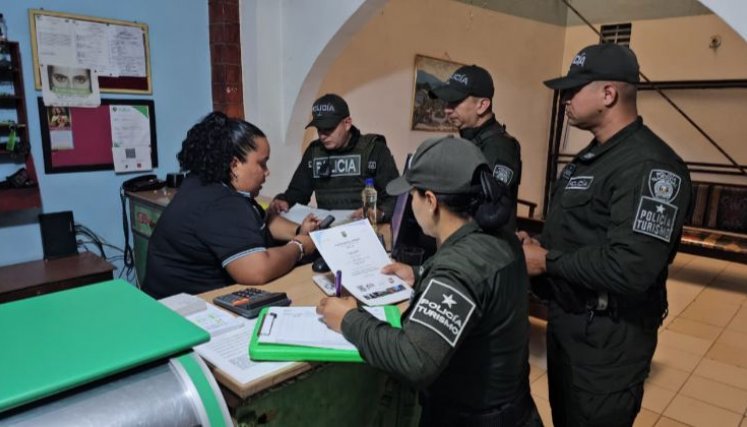 Policia hoteles.