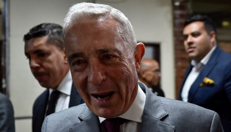 ÁLVARO URIBE 