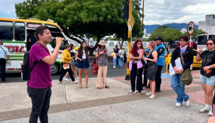 Distintos colectivos realizaron una contramarcha en la ciudad.