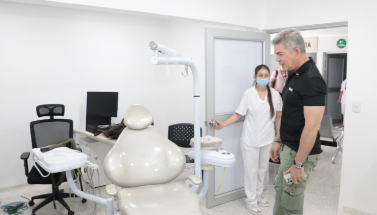 Javier Prieto Peña, gerente de Imsalud, inspecciona espacios de IPS renovada en zona rural de Cúcuta.. 