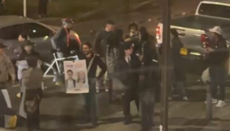 Tensión en Teusaquillo: manifestantes protestaron frente a sede de campaña de De la Espriella