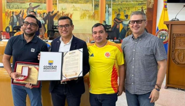 Oliverio Castellanos, con 14 años en el Concejo, fue despedido ayer por sus colegas./Foto: cortesía