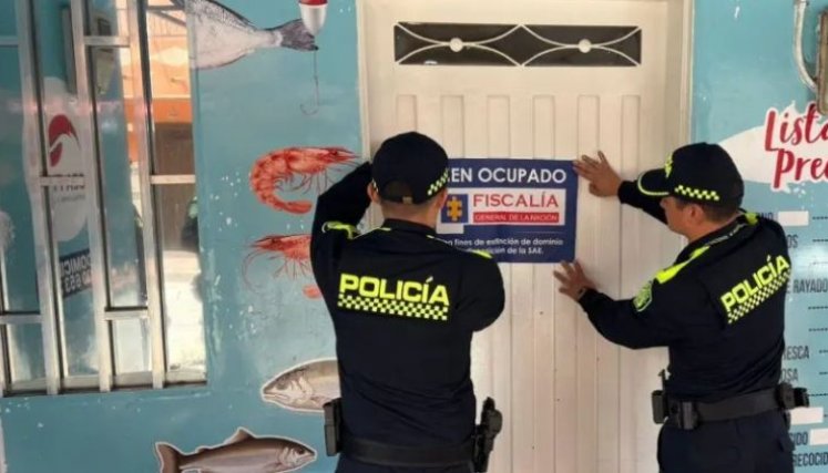 Una bomba de gasolina y 25 lanchas: las propiedades que le quitaron a red de migrantes en Urabá