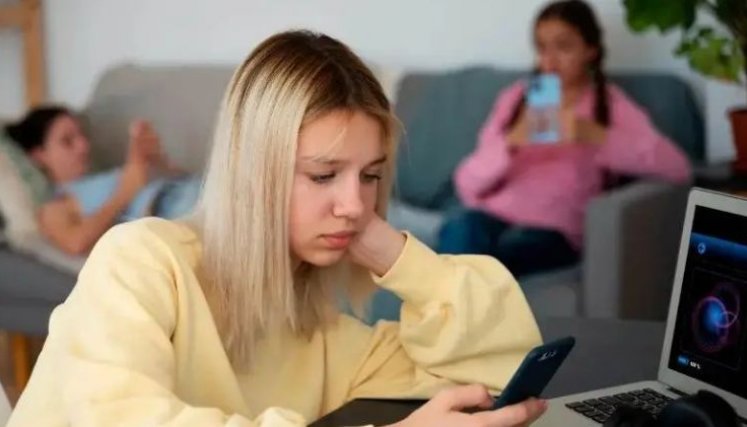 Ni plataformas ni expertos están de acuerdo con prohibición de redes a menores en Reino Unido