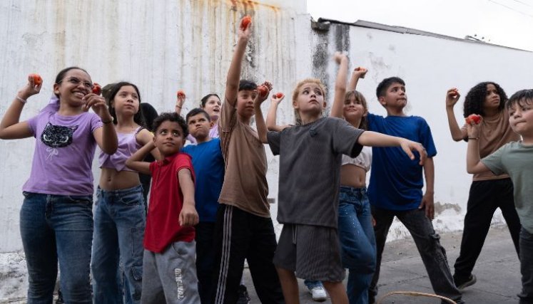 La Guerra de los Tomates: la película donde los niños derriban las fronteras.