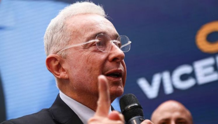 ÁLVARO URIBE 
