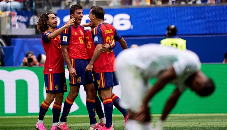 Gran victoria de España sobre Austria al derrotarla 3-0 en los dieciseisavos de final de la Copa del Mundo..
