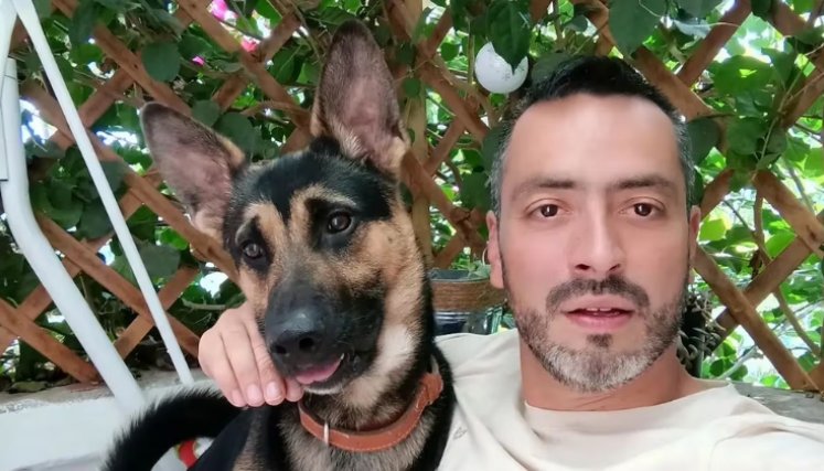 Hugo Marín, actor colombiano y su perro. Foto: IG @jorgehugomarin.