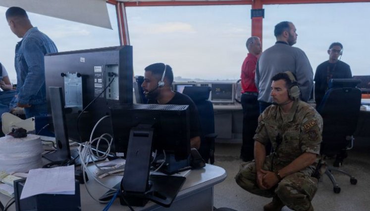 Marines de EE.UU. apoyan operaciones humanitarias en el aeropuerto Simón Bolívar de Venezuela