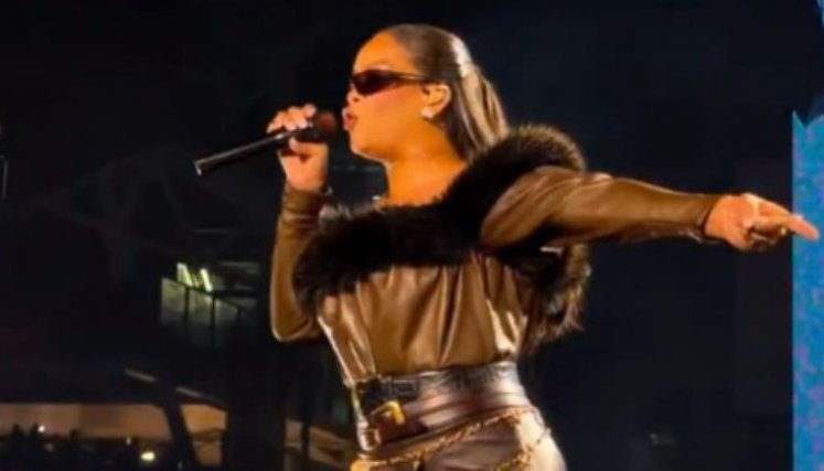 Rihanna regresa a los escenarios tras años de ausencia y sorprende en concierto de Jay-Z