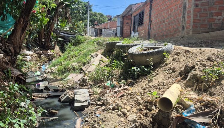 Moradores del asentamiento humano Tierra Santa denuncian contaminación ambiental.