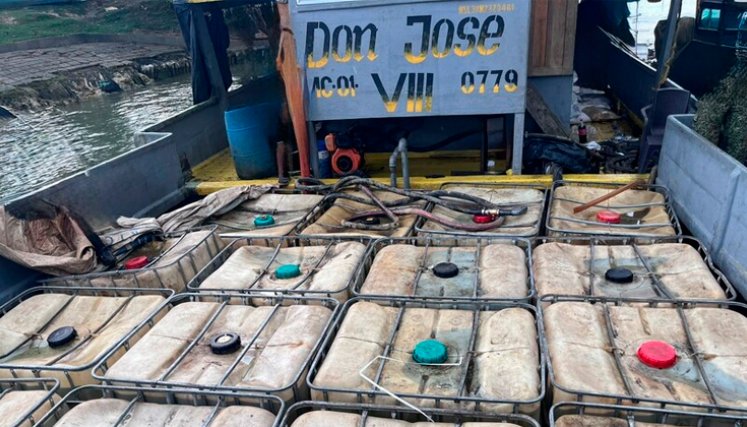 Combustible de contrabando en el río Limones, en el Cauca