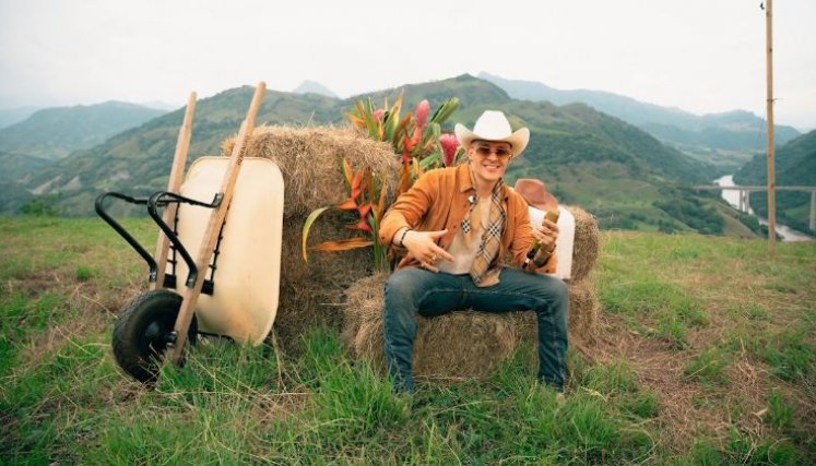 Luis Alfonso le canta a sus raíces con Lindo, Lindo, su nuevo álbum en vivo.