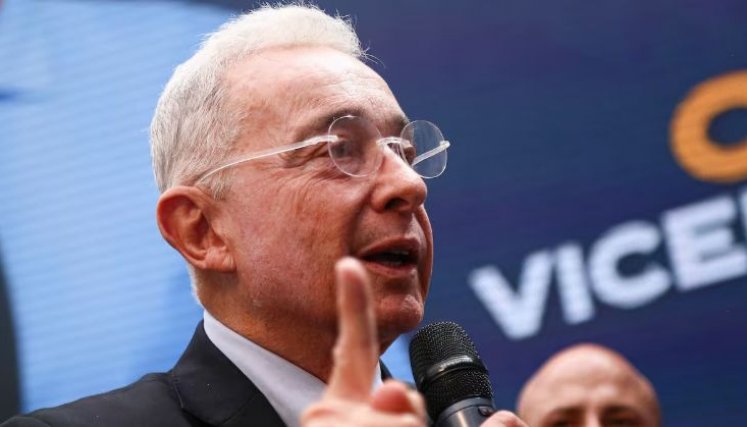 Comisión de Acusaciones pide a Fiscalía expediente contra Álvaro Uribe por masacres de El Aro y La Granja