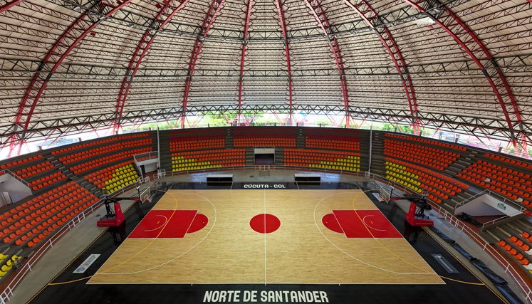 Con una inversión de $5.000 millones, el tradicional escenario deportivo de Cúcuta fue modernizado con un nuevo maderamen, camerinos, canastas certificadas por la FIBA y tecnología para albergar competencias de alto nivel.