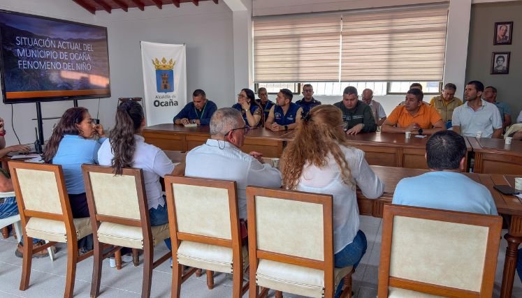 A través de carrotanques se transporta agua potable hacia las veredas afectadas.