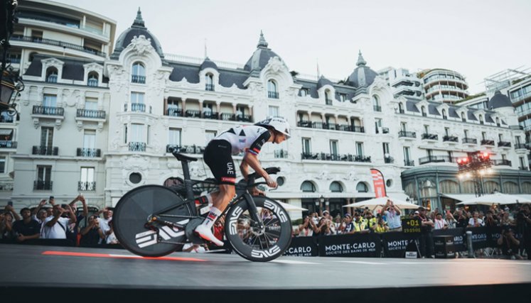 ¡Líder en el primer día! Pogacar abrió la Vuelta a España con victoria en Mónaco 