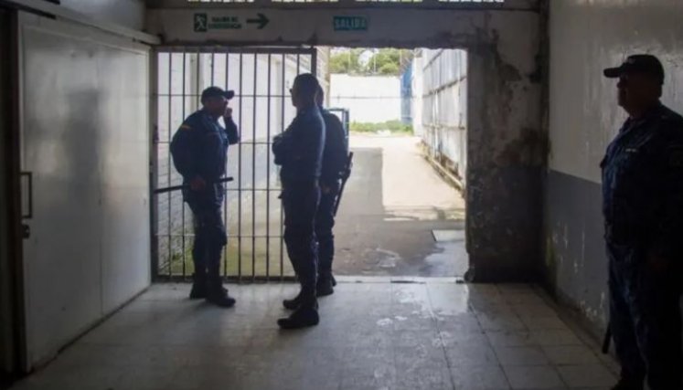 Asesinan a una mujer cuando visitaba a un recluso en la cárcel La Modelo de Bogotá; autoridades investigan el caso