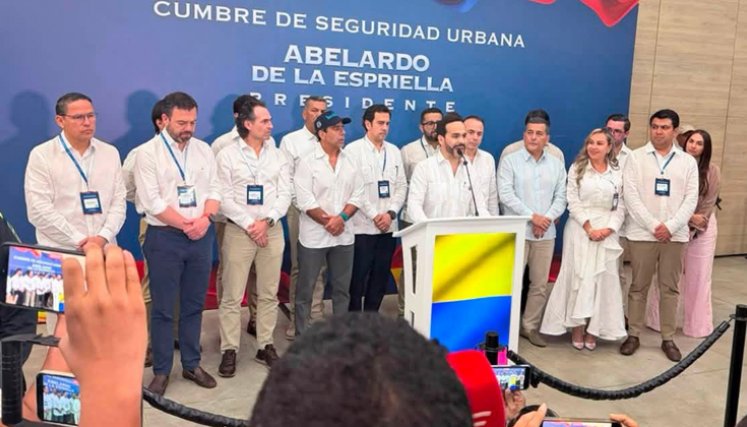 Alcalde viaja a Cumbre de Seguridad en Barranquilla con el presidente electo Abelardo de la Espriella
