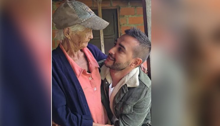 Doña Amparo perdió el techo de su casa en el terremoto y recibió una ola de solidaridad