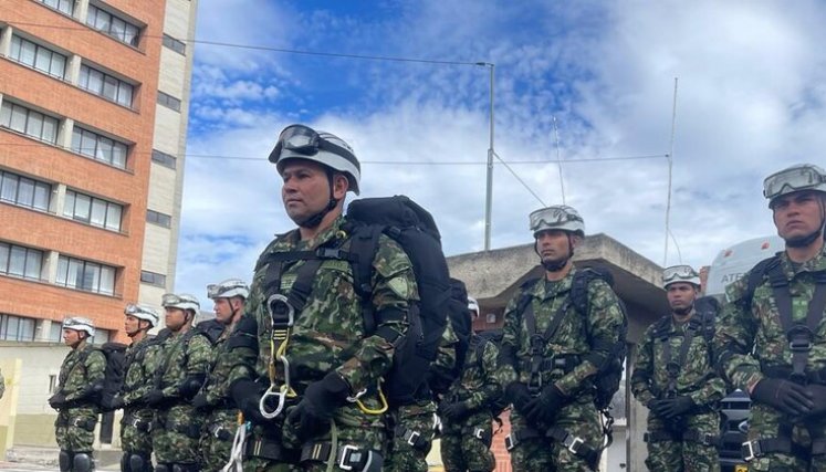 Ejército activa cinco pelotones de rescate tras fuerte sismo en Colombia