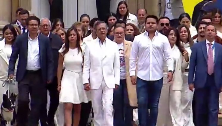 Petro sale de la Casa de Nariño en acto protocolario de despedida