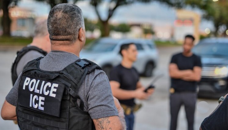 Crece la polémica por muertes de migrantes bajo custodia del ICE