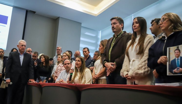 Centro Democrático pide a De la Espriella derogar normas sobre armas y sector minero-energéticoCentro Democrático pide a De la Espriella derogar normas sobre armas y sector minero-energético