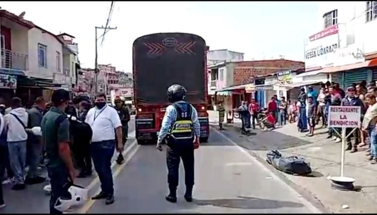 El paso de vehículos pesados es uno de los factores determinantes de los accidentes de tránsito.