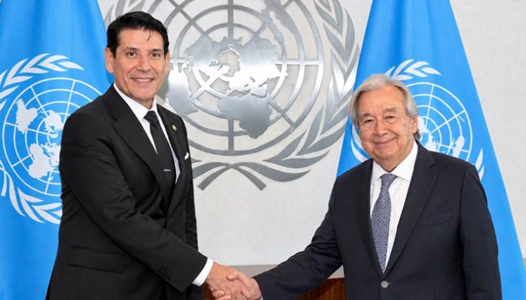 Mauricio-Gaona-y-António-Guterres. Foto: redes sociales.
