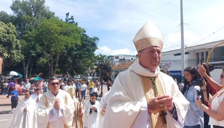El obispo de Ocaña pide desarmar la palabra para lograr la convivencia pacífica.