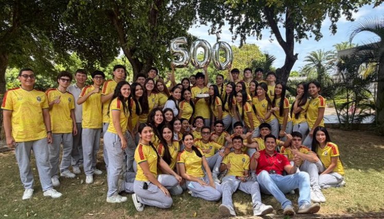 Promoción celebrando con Matías