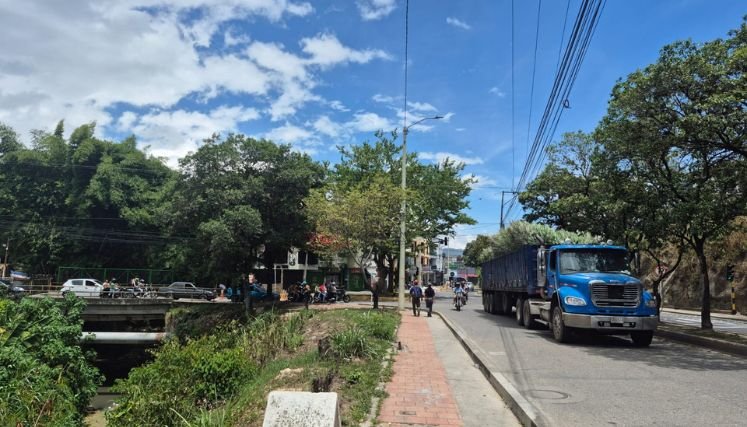 Vecinos del barrio Primero de mayo están inquietos sobre las grietas aparecidas en el puente.
