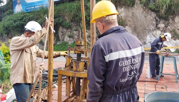 Los dirigentes aprovecharán la visita de la ministra de Transportes para recordar la construcción de la variante.