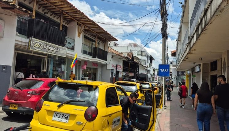 Los taxistas de Ocaña atraviesan por una difícil situación debido al transporte informal.