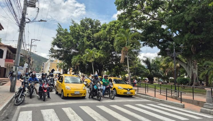 Los taxistas de Ocaña atraviesan por una difícil situación debido al transporte informal.