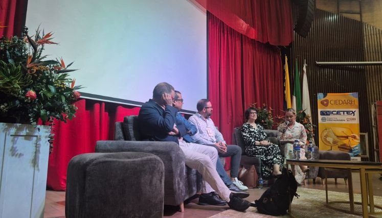 Análisis del uso de la Inteligencia Artificial en los procesos pedagógicos es materia de debate.
