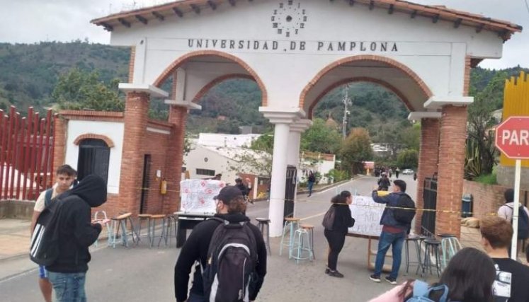 Estudiantes le solicitaron al presidente Abelardod e la Espriella que impida que a la universidad de la tomen los políticos corruptos./Foto Cortesía