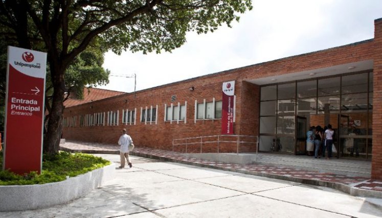 Fachada de sede principal de la universidad de Pamplona/Foto: La Opinión
