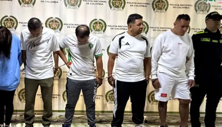 Vestidos de enfermeros habrían ingresado a apartamentos para robar más de $146 millones