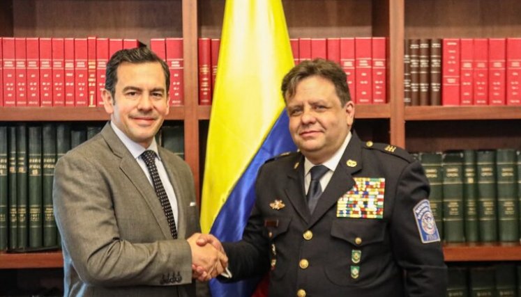 Nuevo director de Bomberos llega al cargo en medio de emergencia por incendios en Colombia