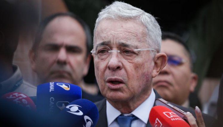 ÁLVARO URIBE 